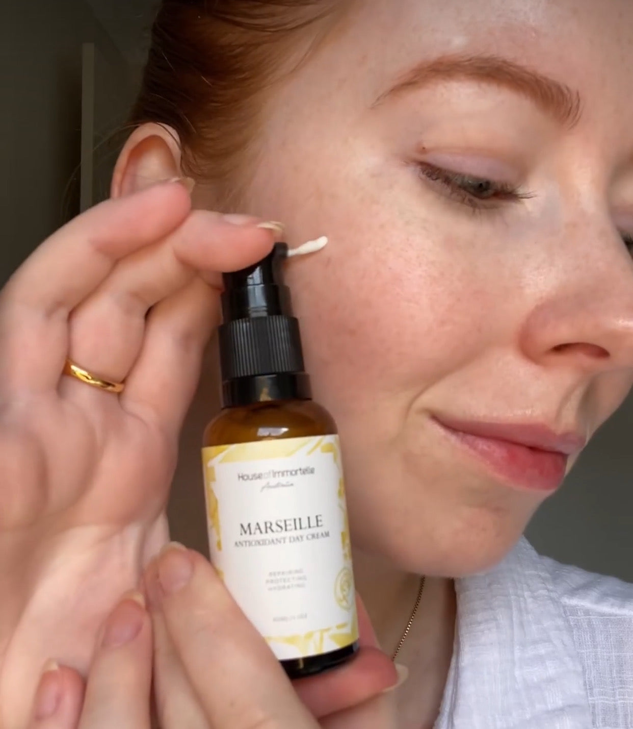 House of Immortelle Marseille Antioxidant Day Cream in a sleek jar, formulated with powerful antioxidants to protect and nourish the skin throughout the day. This lightweight cream hydrates, smooths, and shields the skin from environmental stressors, leaving a fresh, glowing complexion