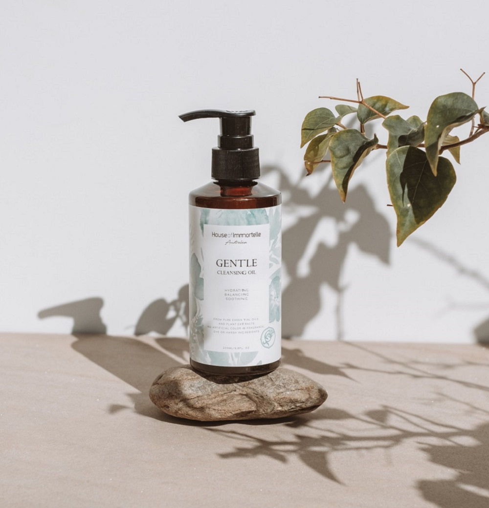 A soothing Gentle Cleansing Oil by House of Immortelle, designed to effortlessly dissolve makeup and impurities. Its nourishing formula gently cleanses while maintaining the skin’s natural moisture balance, leaving the face feeling refreshed and hydrated. Packaged in a sleek, elegant bottle for a luxurious skincare experience