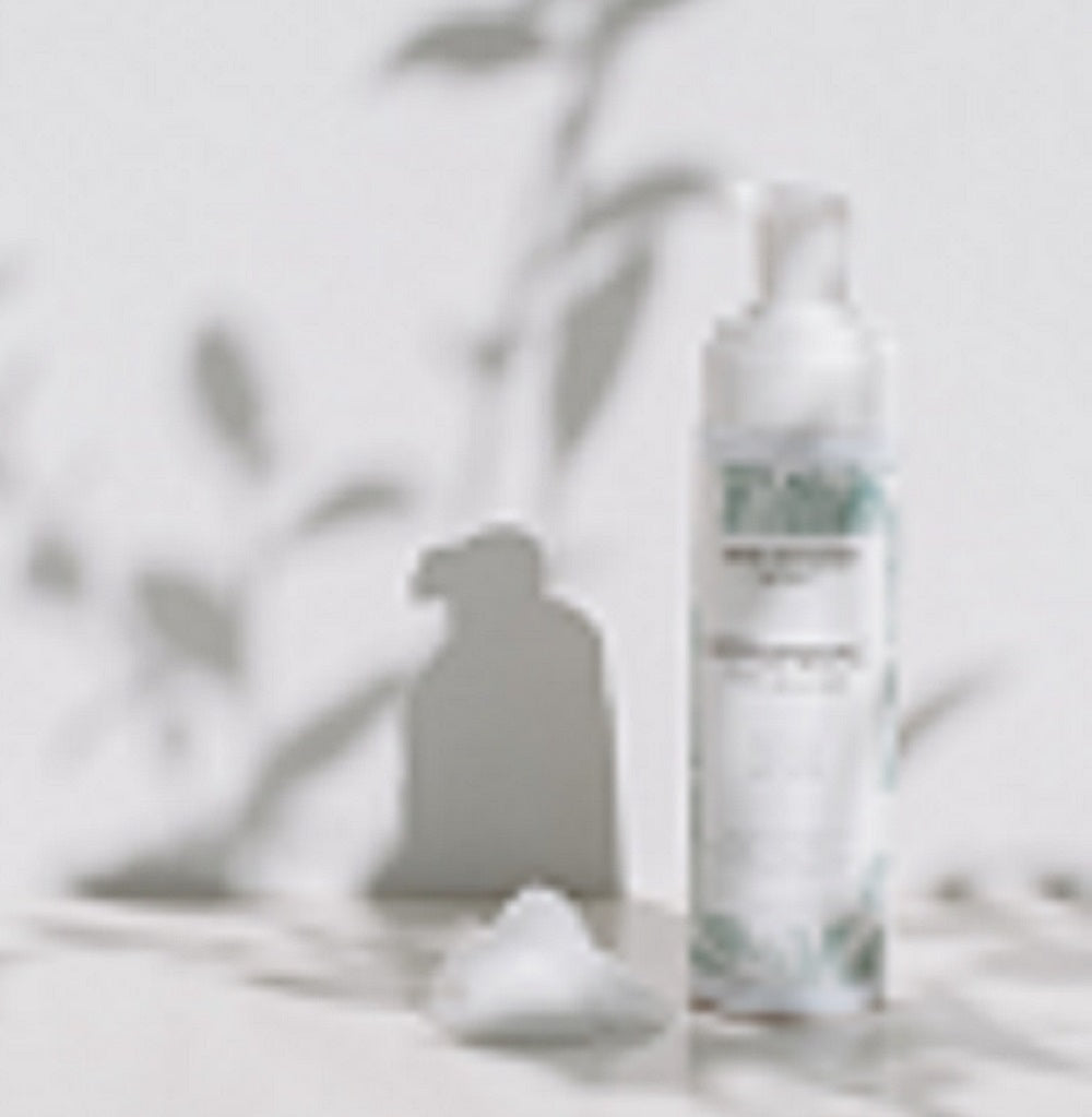 A luxurious refreshing foam cleanser by House of Immortelle, designed to deeply cleanse the skin. The airy foam gently removes impurities, leaving the skin feeling fresh, soft, and revitalized. Packaged in an elegant bottle, it blends natural ingredients for a soothing skincare experience